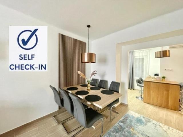 Home R52-4 #Freeparking Budapest Bagian luar foto